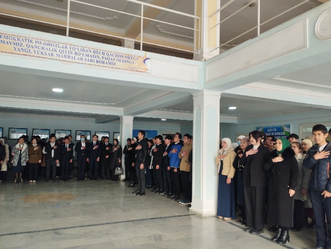 Akademik litseyimizda 9 fevral kungi retualdan lavha.Retual Davlatimiz madhiyasi bilan boshlandi